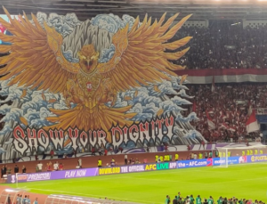 Supporter Sepak Bola dengan Aksi Kreatif di Tribun