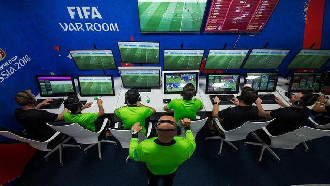 Teknologi VAR dan Revolusi Besar Sepak Bola Modern