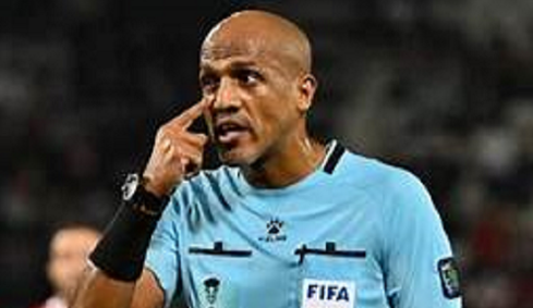 Wasit Kontroversial Jadi Perbincangan Fans Sepakbola Dunia